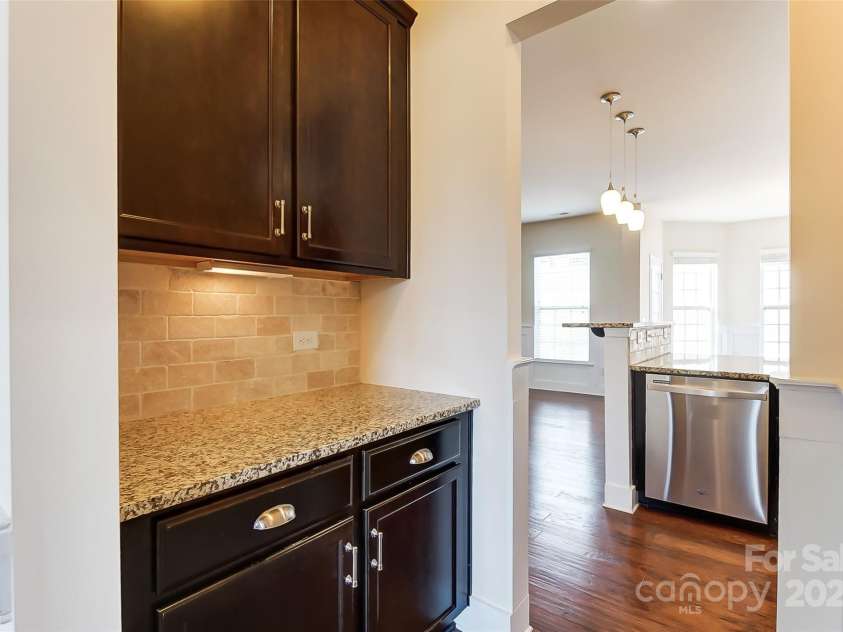 15031 Brannock Hills Drive, Charlotte, NC 28278.  MLS# CAR4282601, YatesRealty ID 26971. 