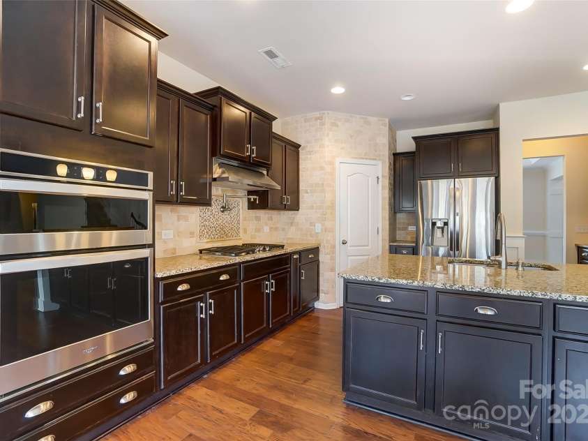 15031 Brannock Hills Drive, Charlotte, NC 28278.  MLS# CAR4282601, YatesRealty ID 26971. 