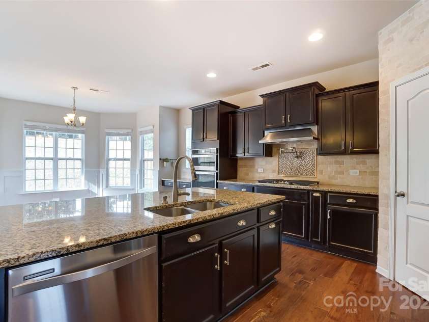 15031 Brannock Hills Drive, Charlotte, NC 28278.  MLS# CAR4282601, YatesRealty ID 26971. 