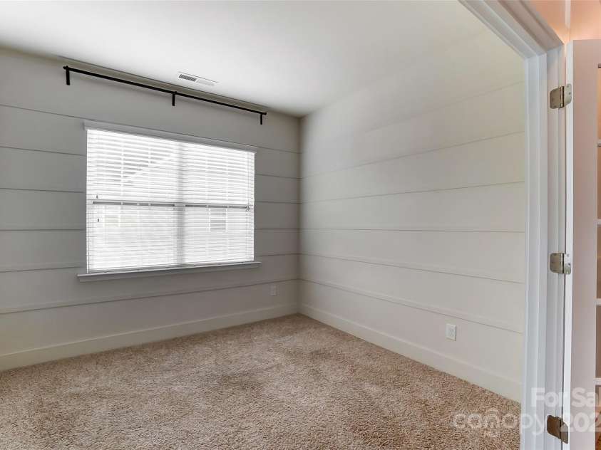 15031 Brannock Hills Drive, Charlotte, NC 28278.  MLS# CAR4282601, YatesRealty ID 26971. 