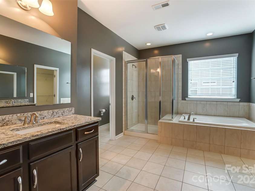 15031 Brannock Hills Drive, Charlotte, NC 28278.  MLS# CAR4282601, YatesRealty ID 26971. 