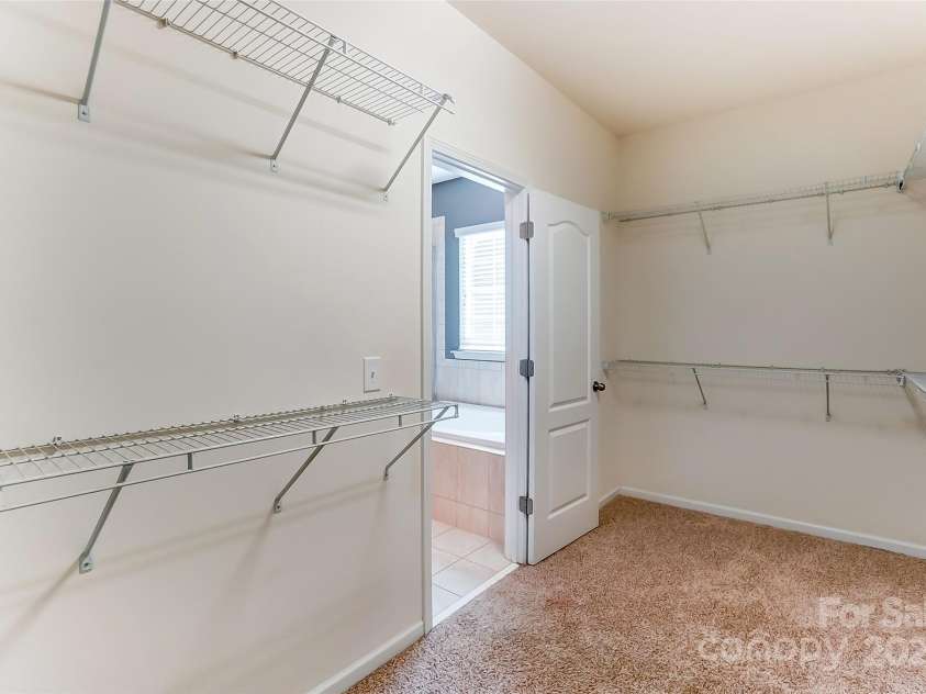 15031 Brannock Hills Drive, Charlotte, NC 28278.  MLS# CAR4282601, YatesRealty ID 26971. 