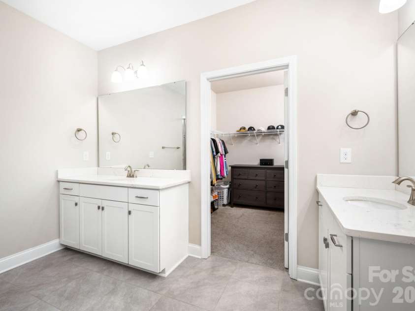 45 Dreambird Drive, Leicester, NC 28748.  MLS# CAR4387776, YatesRealty ID 26971. Double Vanities