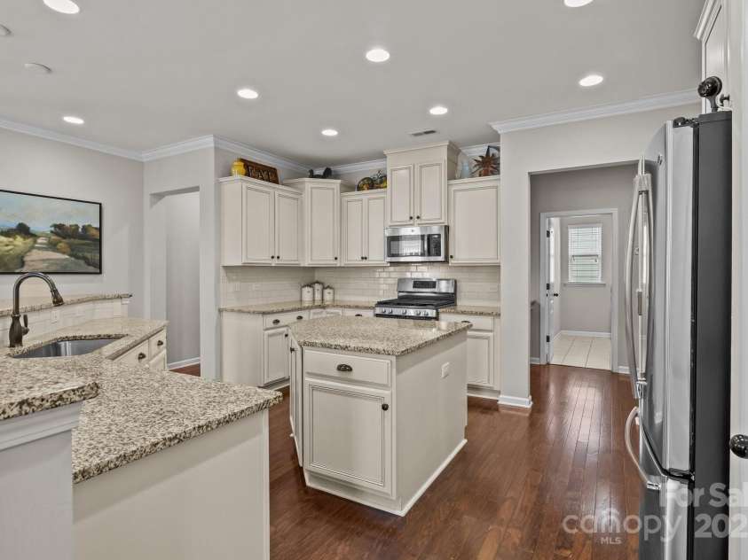 16034 Rushwick Drive, Huntersville, NC 28078.  MLS# CAR4262990, YatesRealty ID 26972. Gorgeous kitchen with tons of cabinet & counter space