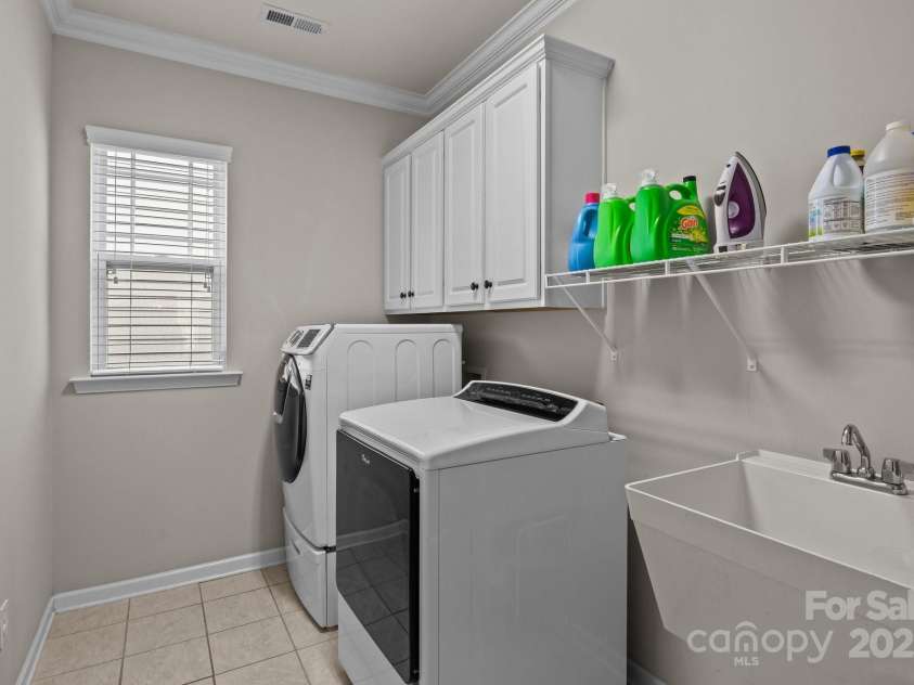 16034 Rushwick Drive, Huntersville, NC 28078.  MLS# CAR4262990, YatesRealty ID 26972. Laundry is spacious with utility sink