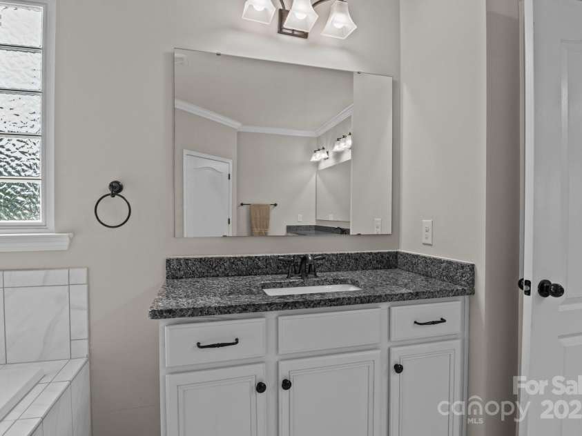 16034 Rushwick Drive, Huntersville, NC 28078.  MLS# CAR4262990, YatesRealty ID 26972. Primary bath second sink