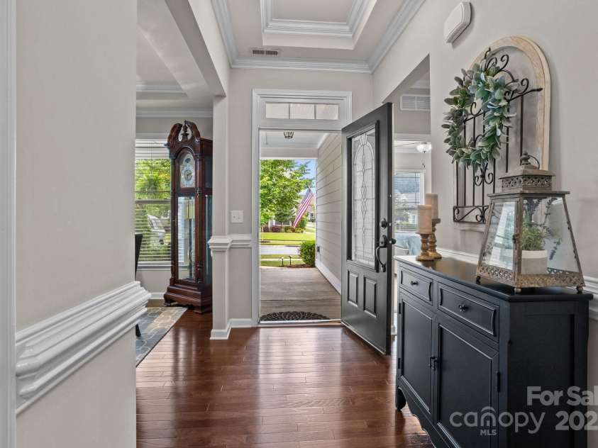 16034 Rushwick Drive, Huntersville, NC 28078.  MLS# CAR4262990, YatesRealty ID 26972. Transom window & tray ceiling details