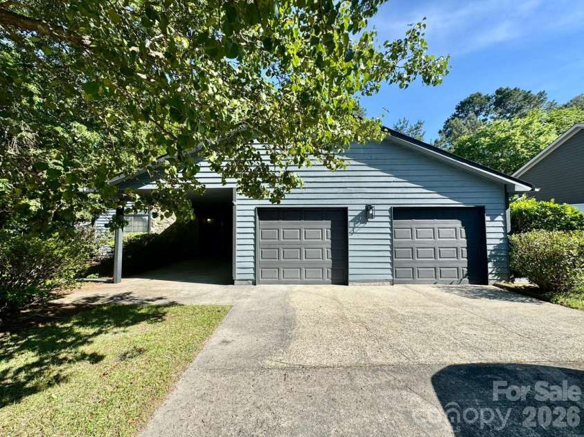 11209 Snapfinger Drive, Charlotte, NC 28277.  MLS# CAR4382199, YatesRealty ID 26973. 