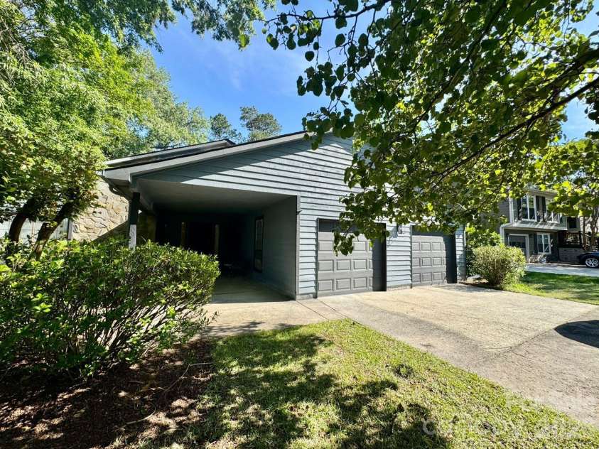 11209 Snapfinger Drive, Charlotte, NC 28277.  MLS# CAR4382199, YatesRealty ID 26973. 
