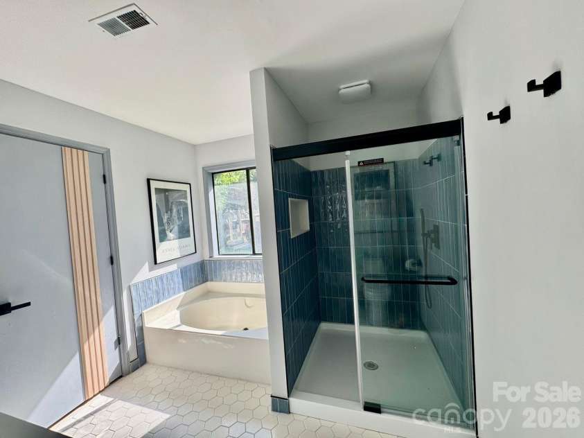 11209 Snapfinger Drive, Charlotte, NC 28277.  MLS# CAR4382199, YatesRealty ID 26973. 