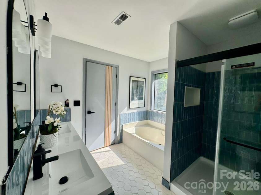 11209 Snapfinger Drive, Charlotte, NC 28277.  MLS# CAR4382199, YatesRealty ID 26973. 