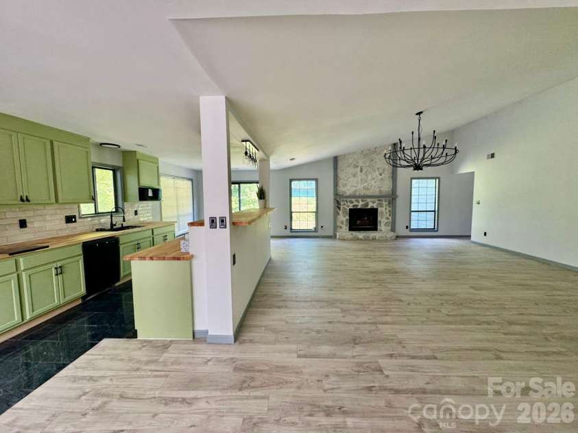 11209 Snapfinger Drive, Charlotte, NC 28277.  MLS# CAR4382199, YatesRealty ID 26973. 