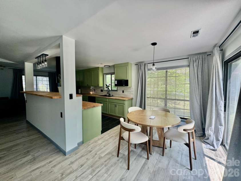11209 Snapfinger Drive, Charlotte, NC 28277.  MLS# CAR4382199, YatesRealty ID 26973. 