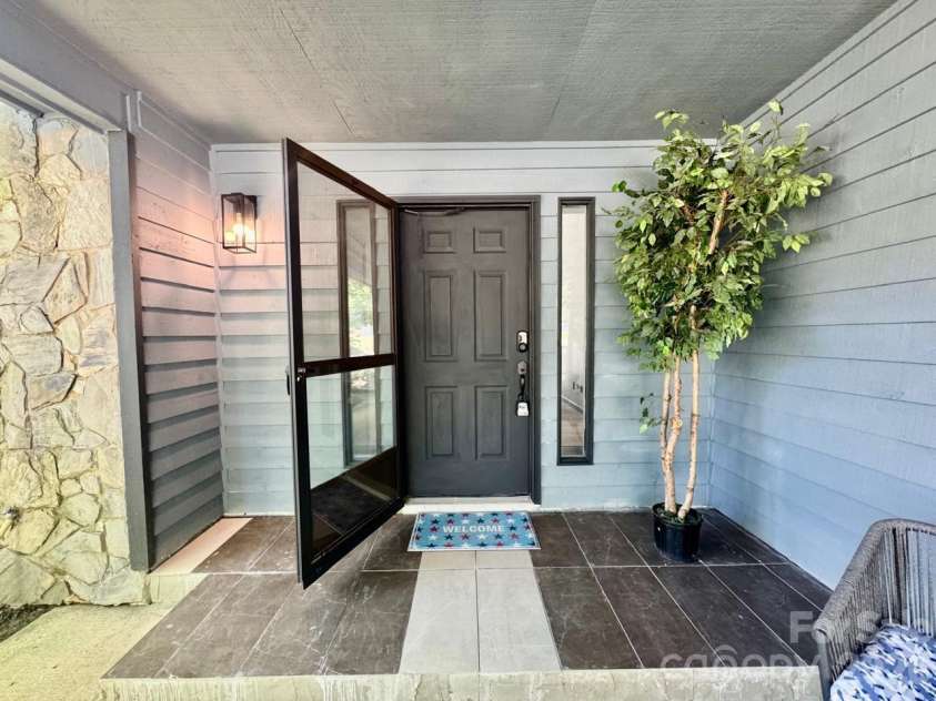 11209 Snapfinger Drive, Charlotte, NC 28277.  MLS# CAR4382199, YatesRealty ID 26973. 