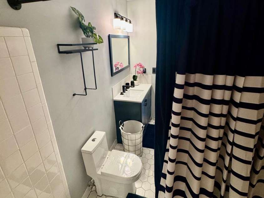 11209 Snapfinger Drive, Charlotte, NC 28277.  MLS# CAR4382199, YatesRealty ID 26973. Bathroom 2