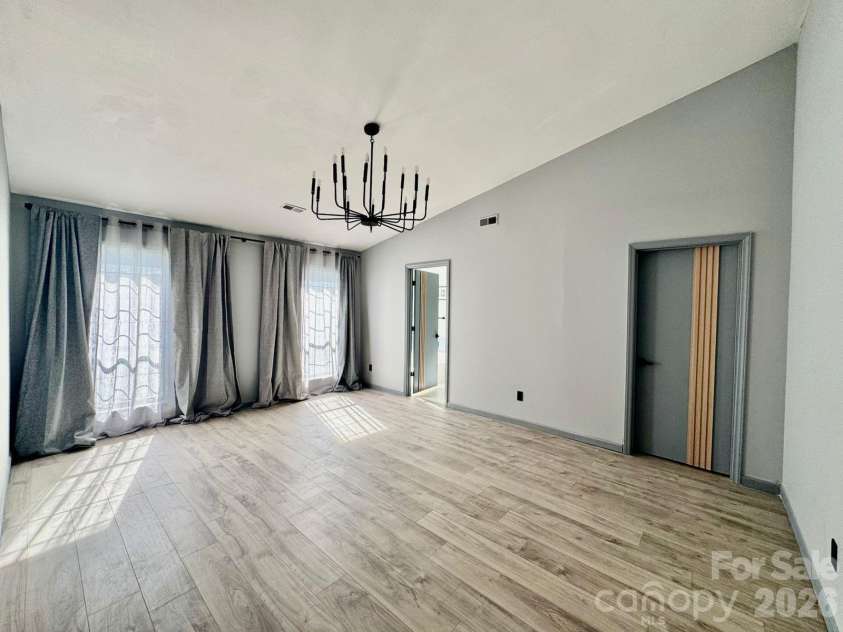 11209 Snapfinger Drive, Charlotte, NC 28277.  MLS# CAR4382199, YatesRealty ID 26973. Master bedroom