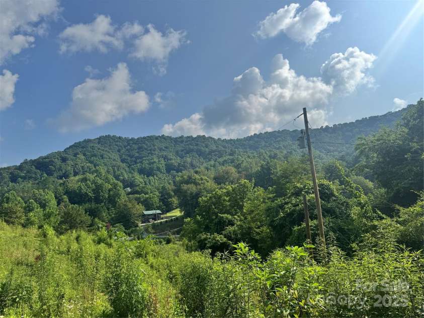 140 Wallins Way, Mars Hill, NC 28754.  MLS# CAR4279652, YatesRealty ID 26973. 