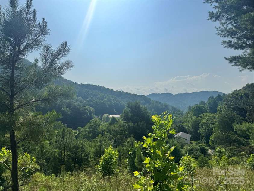 140 Wallins Way, Mars Hill, NC 28754.  MLS# CAR4279652, YatesRealty ID 26973. 