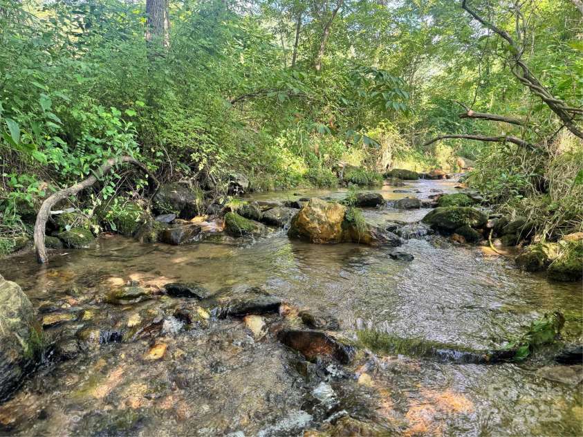 140 Wallins Way, Mars Hill, NC 28754.  MLS# CAR4279652, YatesRealty ID 26973. 