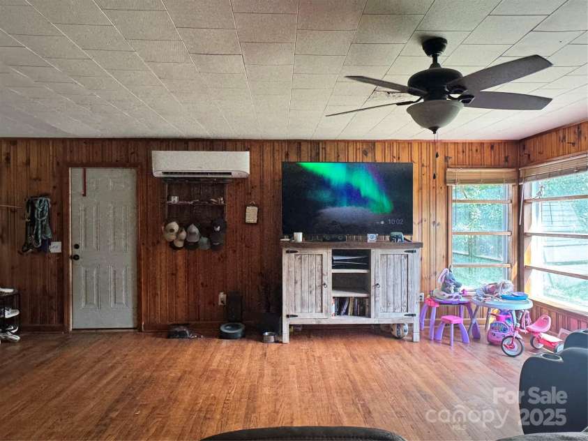 140 Wallins Way, Mars Hill, NC 28754.  MLS# CAR4279652, YatesRealty ID 26973. 