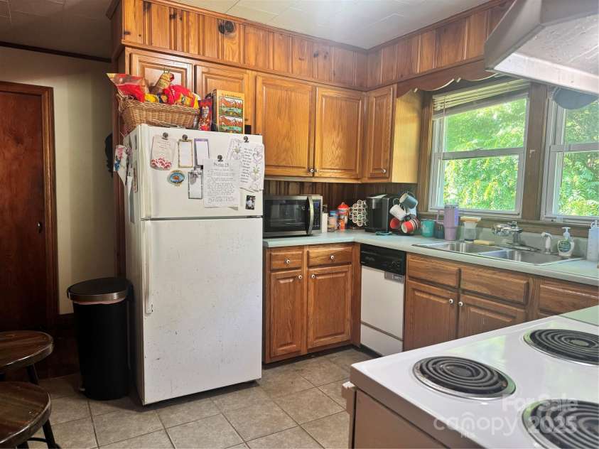 140 Wallins Way, Mars Hill, NC 28754.  MLS# CAR4279652, YatesRealty ID 26973. 