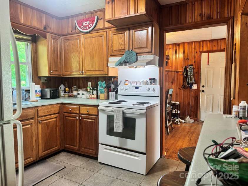 140 Wallins Way, Mars Hill, NC 28754.  MLS# CAR4279652, YatesRealty ID 26973. 