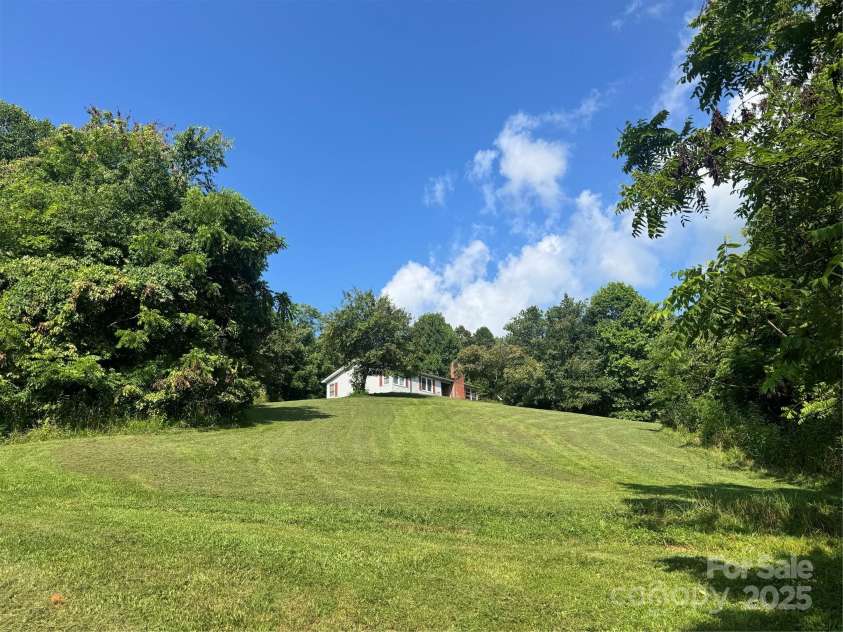 140 Wallins Way, Mars Hill, NC 28754.  MLS# CAR4279652, YatesRealty ID 26973. 