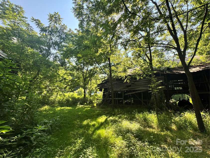 140 Wallins Way, Mars Hill, NC 28754.  MLS# CAR4279652, YatesRealty ID 26973. 