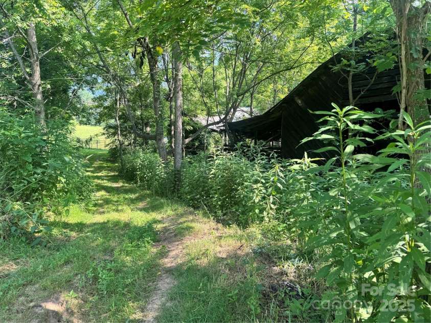 140 Wallins Way, Mars Hill, NC 28754.  MLS# CAR4279652, YatesRealty ID 26973. 