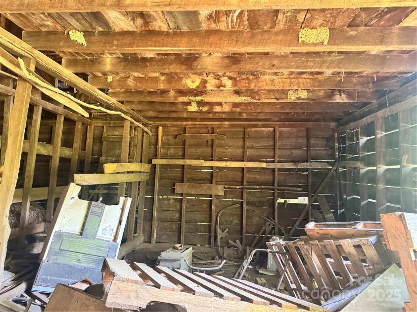 140 Wallins Way, Mars Hill, NC 28754.  MLS# CAR4279652, YatesRealty ID 26973. 