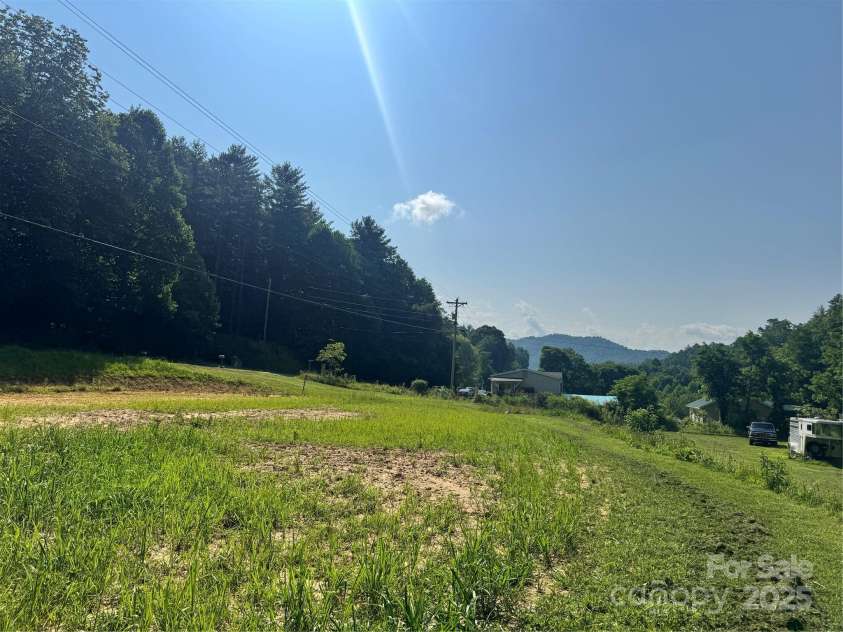 140 Wallins Way, Mars Hill, NC 28754.  MLS# CAR4279652, YatesRealty ID 26973. 