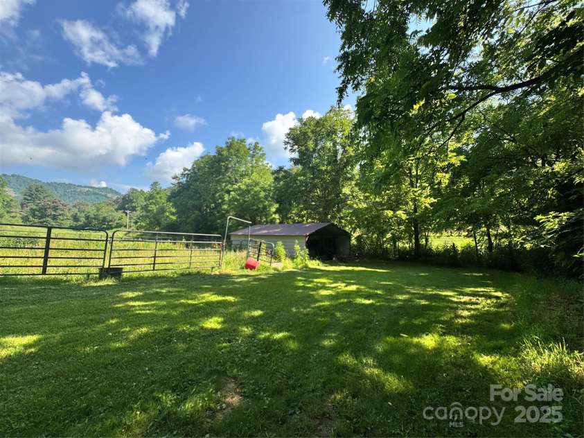 140 Wallins Way, Mars Hill, NC 28754.  MLS# CAR4279652, YatesRealty ID 26973. 