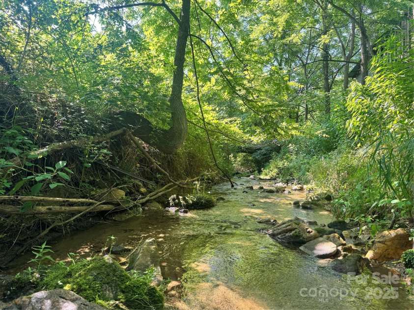 140 Wallins Way, Mars Hill, NC 28754.  MLS# CAR4279652, YatesRealty ID 26973. 