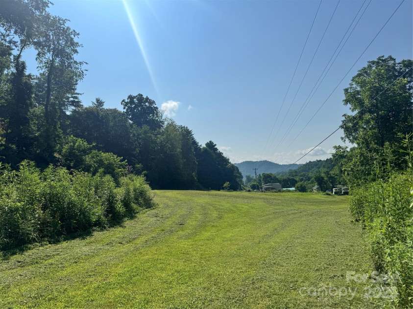 140 Wallins Way, Mars Hill, NC 28754.  MLS# CAR4279652, YatesRealty ID 26973. 