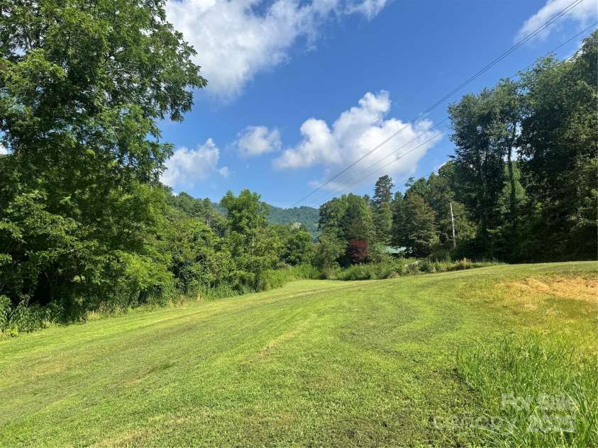 140 Wallins Way, Mars Hill, NC 28754.  MLS# CAR4279652, YatesRealty ID 26973. 