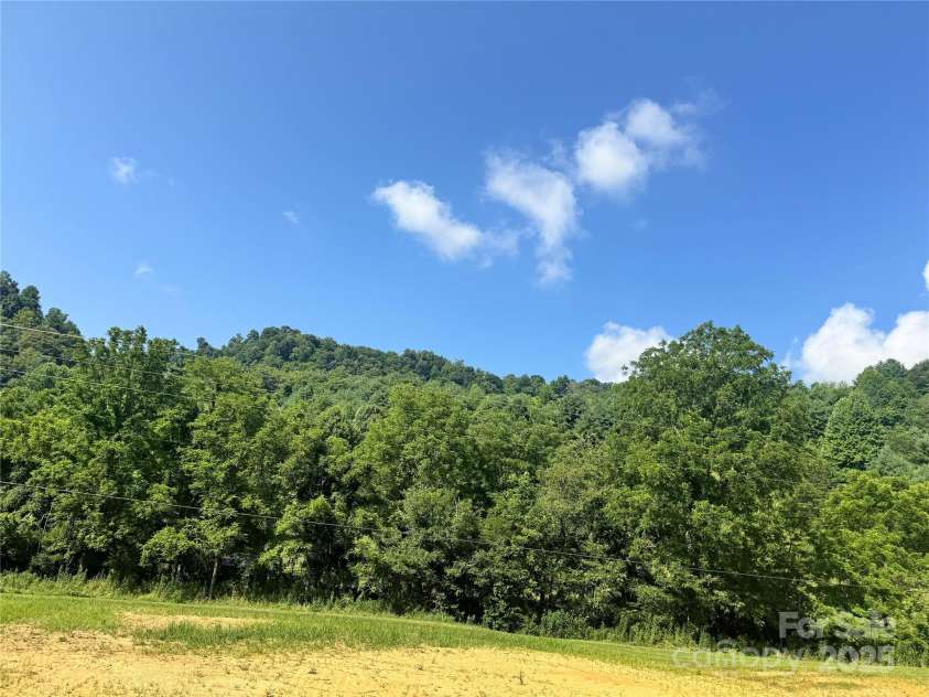 140 Wallins Way, Mars Hill, NC 28754.  MLS# CAR4279652, YatesRealty ID 26973. 