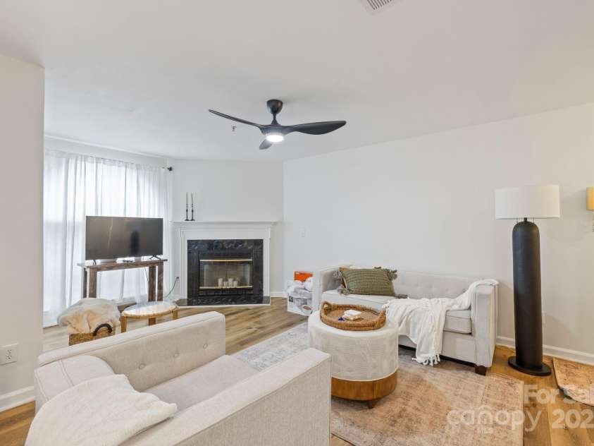 221 Quietwood Drive, Winston Salem, NC 27103.  MLS# CAR4265700, YatesRealty ID 26974. 