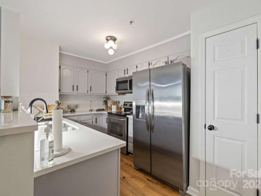 221 Quietwood Drive, Winston Salem, NC 27103.  MLS# CAR4265700, YatesRealty ID 26974. 