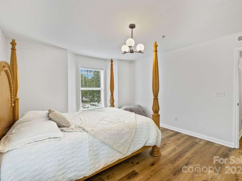 221 Quietwood Drive, Winston Salem, NC 27103.  MLS# CAR4265700, YatesRealty ID 26974. 