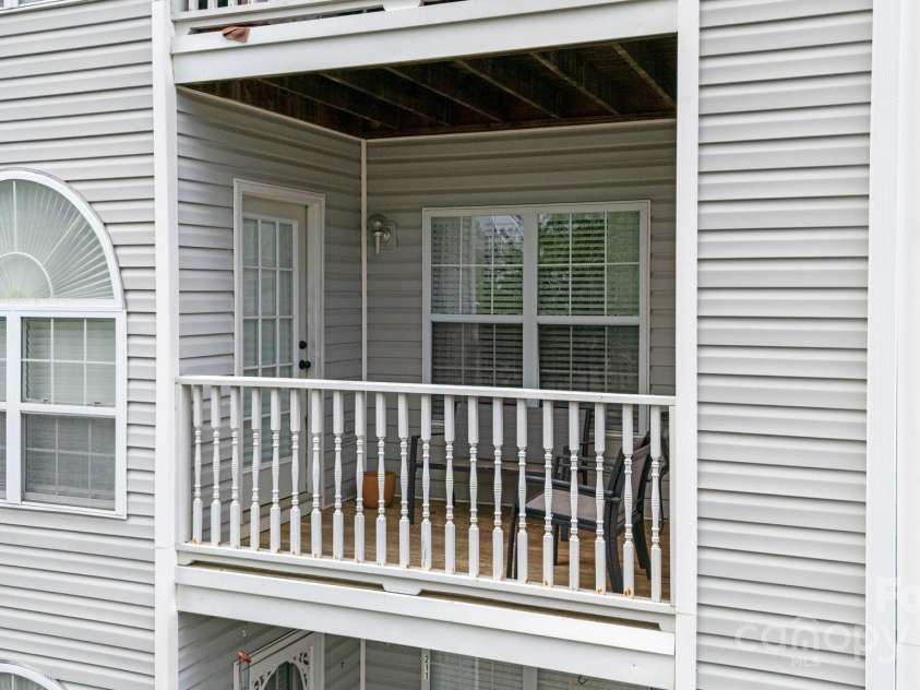 221 Quietwood Drive, Winston Salem, NC 27103.  MLS# CAR4265700, YatesRealty ID 26974. 