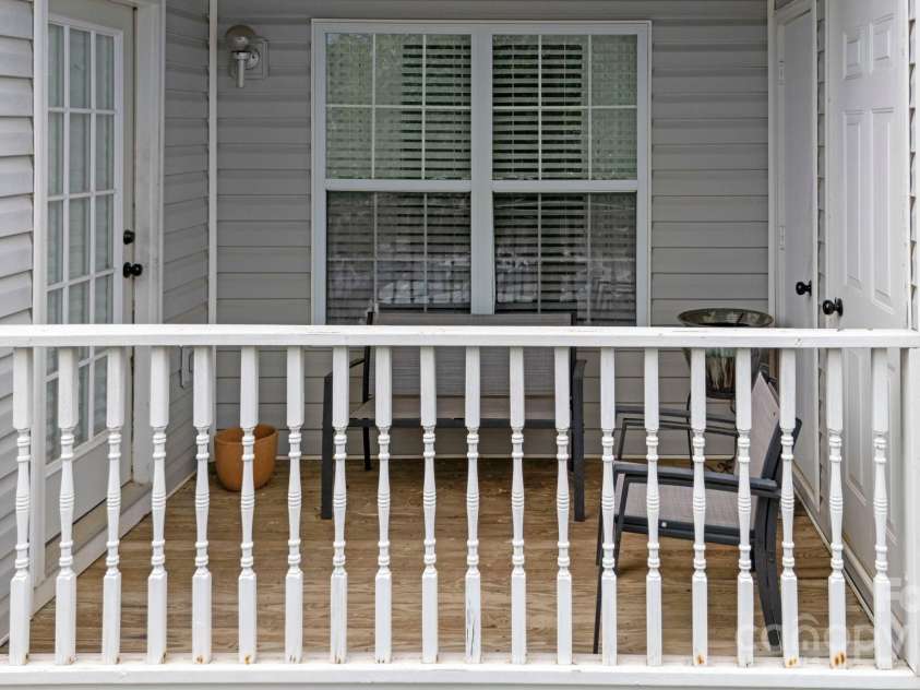 221 Quietwood Drive, Winston Salem, NC 27103.  MLS# CAR4265700, YatesRealty ID 26974. 