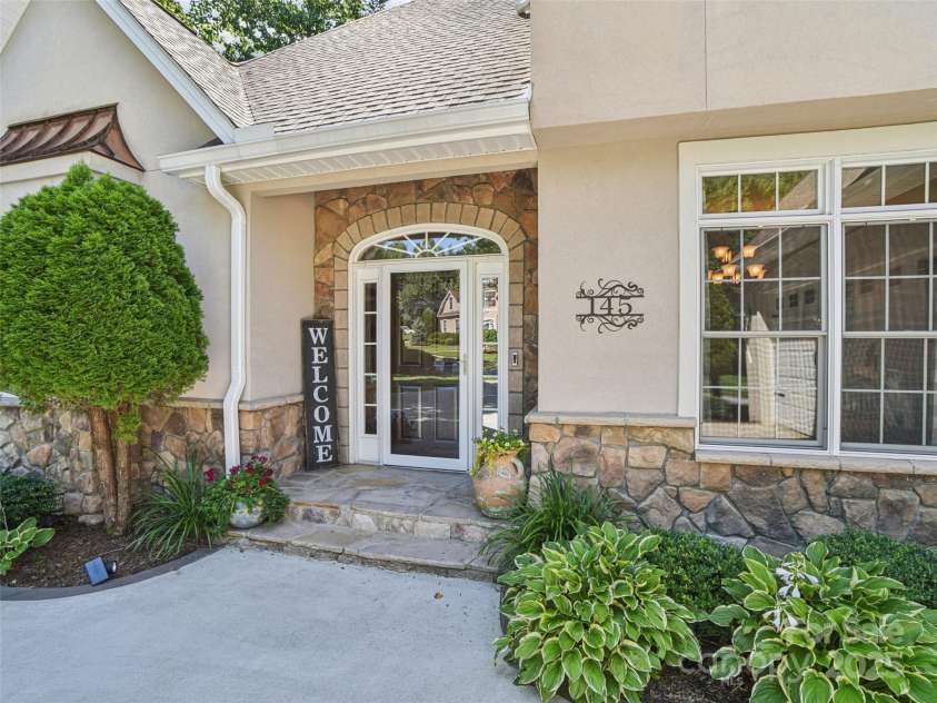 145 Fernbrook Way, Hendersonville, NC 28791.  MLS# CAR4274109, YatesRealty ID 26976. 