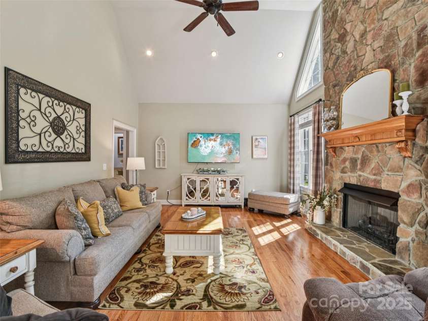 145 Fernbrook Way, Hendersonville, NC 28791.  MLS# CAR4274109, YatesRealty ID 26976. 