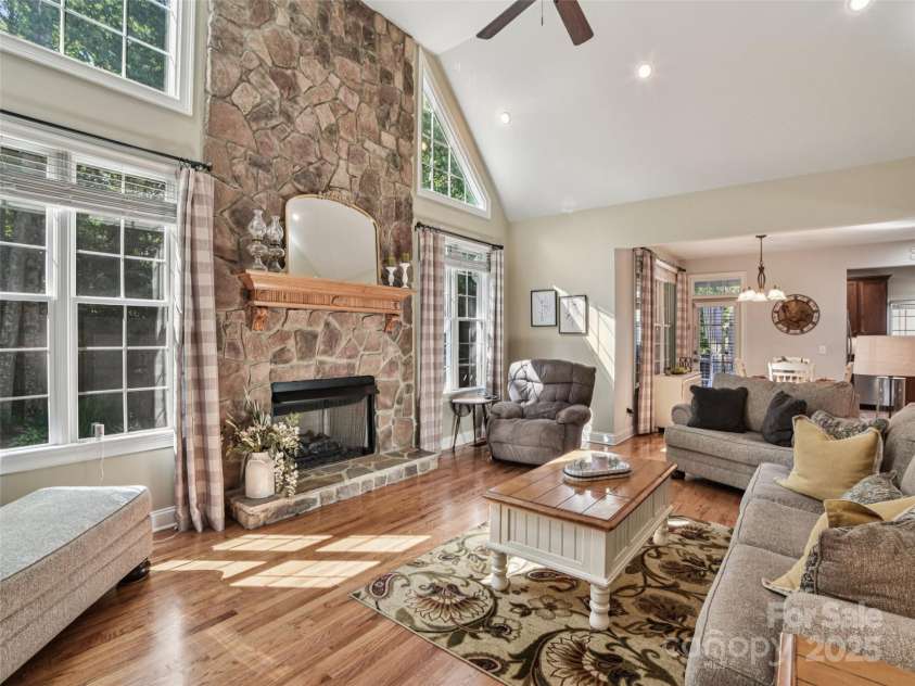 145 Fernbrook Way, Hendersonville, NC 28791.  MLS# CAR4274109, YatesRealty ID 26976. 