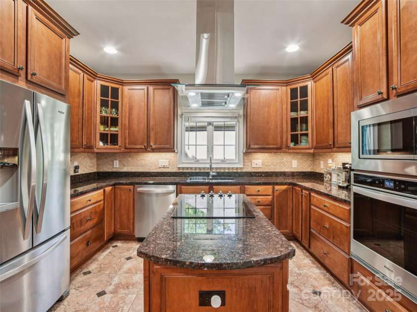 145 Fernbrook Way, Hendersonville, NC 28791.  MLS# CAR4274109, YatesRealty ID 26976. 