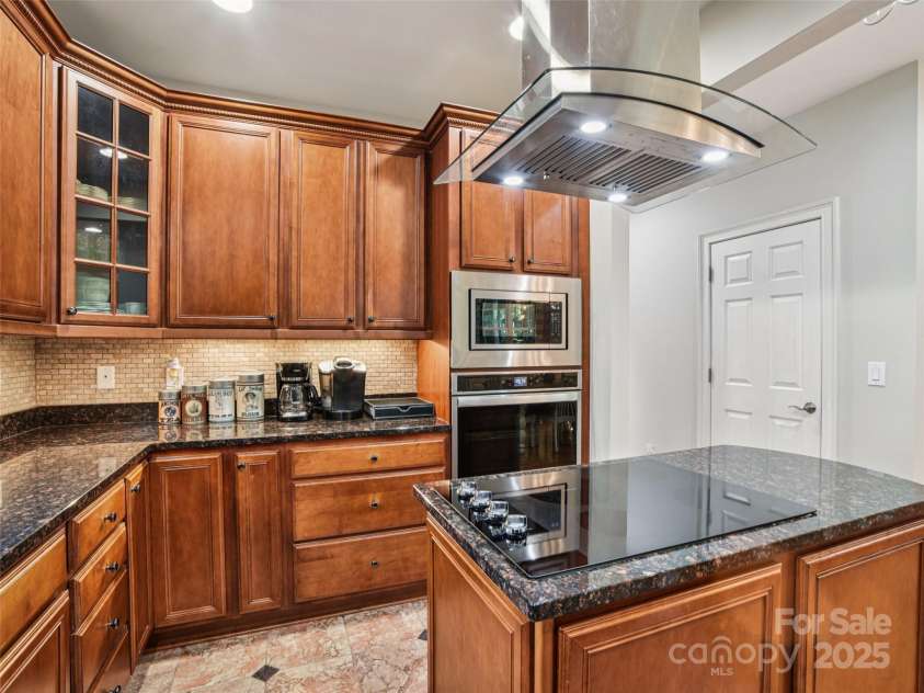 145 Fernbrook Way, Hendersonville, NC 28791.  MLS# CAR4274109, YatesRealty ID 26976. 