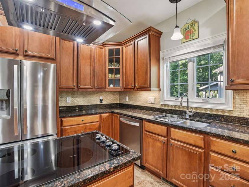 145 Fernbrook Way, Hendersonville, NC 28791.  MLS# CAR4274109, YatesRealty ID 26976. 