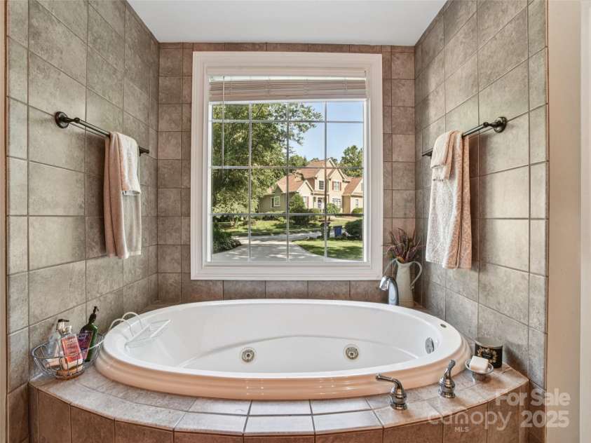 145 Fernbrook Way, Hendersonville, NC 28791.  MLS# CAR4274109, YatesRealty ID 26976. 