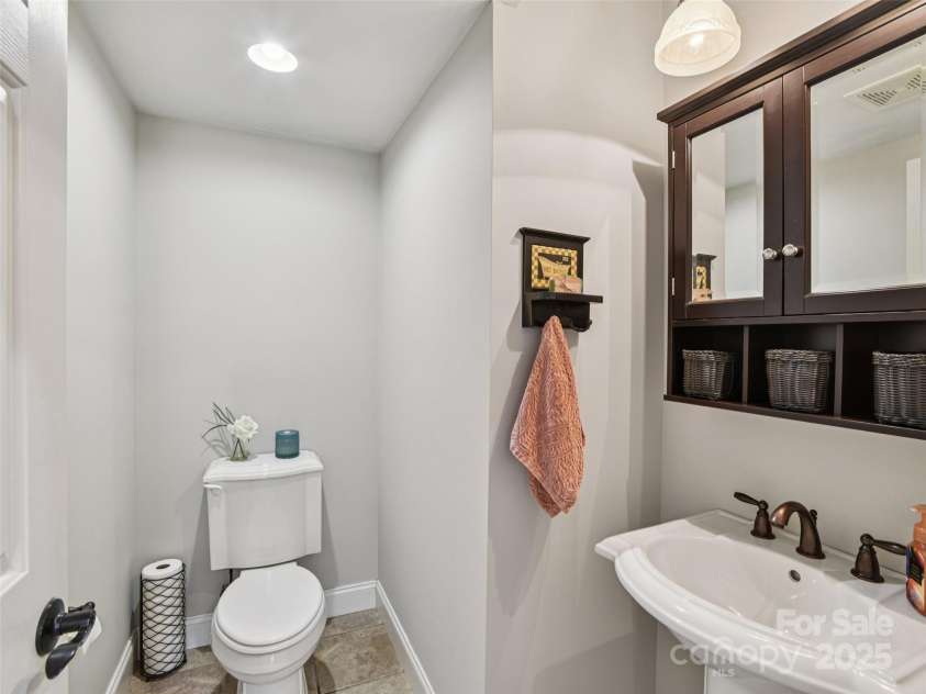 145 Fernbrook Way, Hendersonville, NC 28791.  MLS# CAR4274109, YatesRealty ID 26976. 