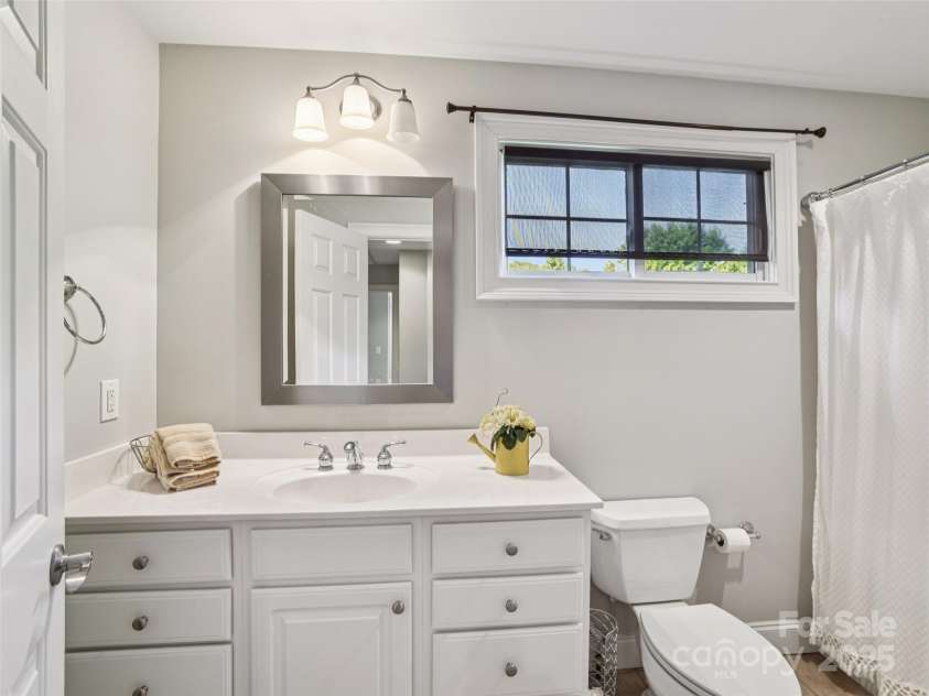 145 Fernbrook Way, Hendersonville, NC 28791.  MLS# CAR4274109, YatesRealty ID 26976. 